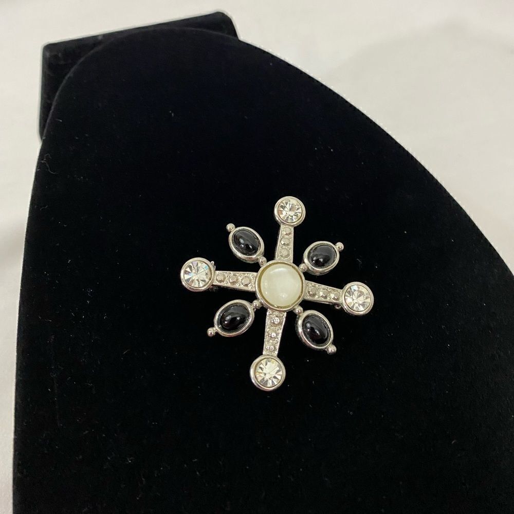 Black and Sparkle Star Brooch